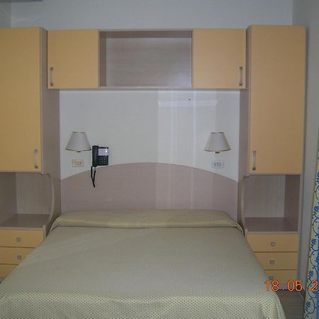 Hotel Ariella Милано Мартима Екстериор снимка