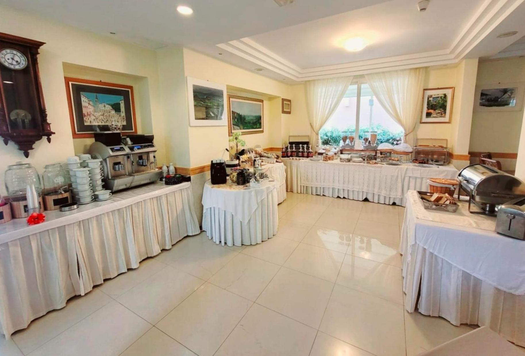 Hotel Ariella Милано Мартима Екстериор снимка