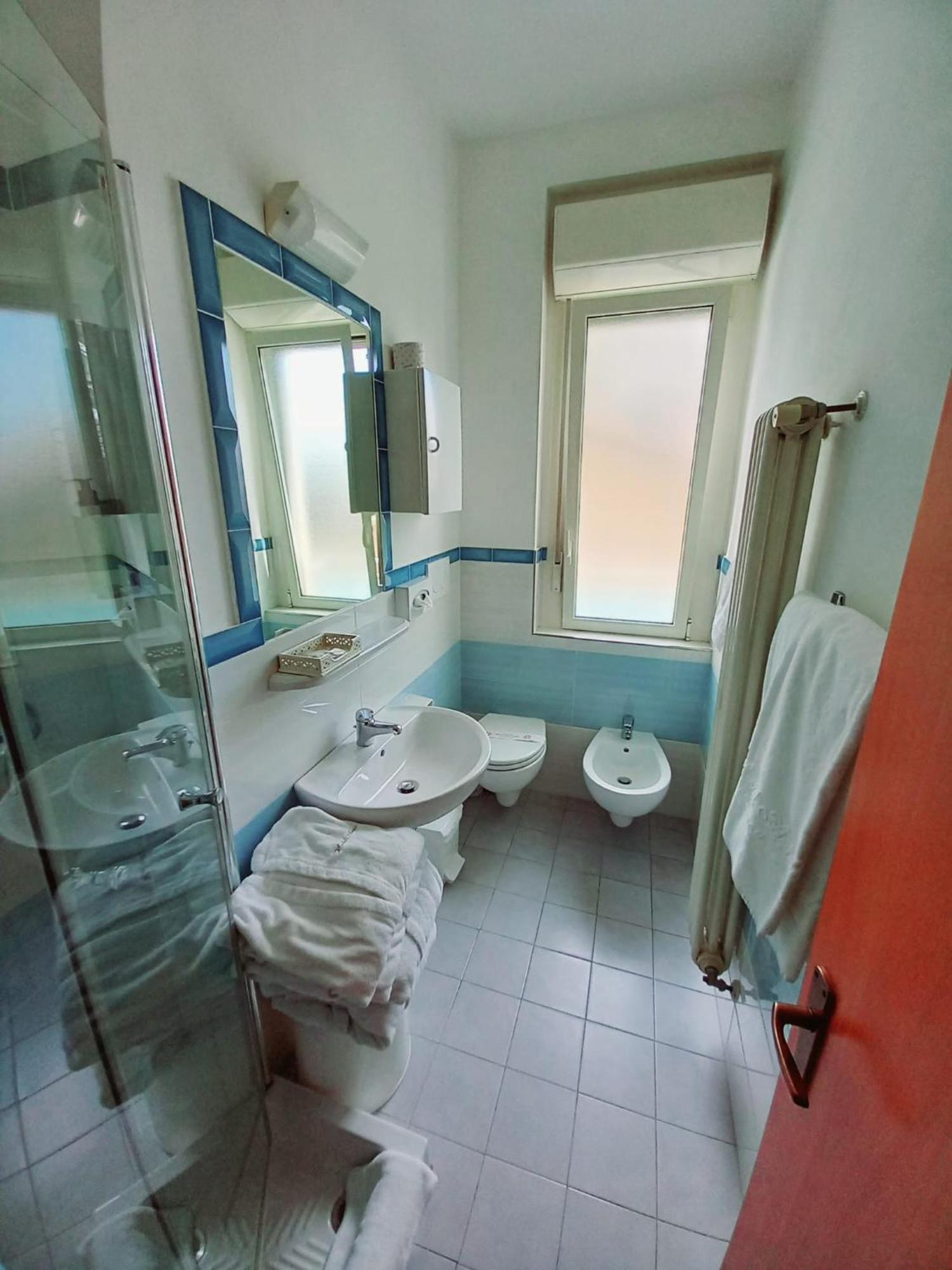 Hotel Ariella Милано Мартима Екстериор снимка