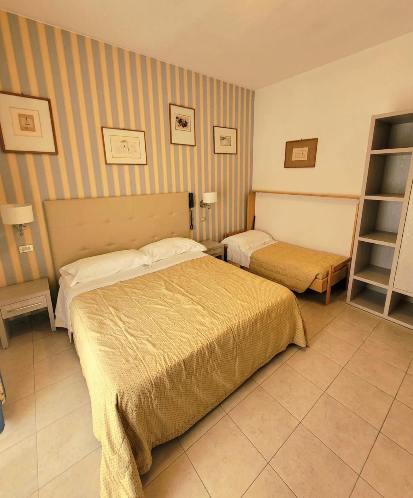 Hotel Ariella Милано Мартима Екстериор снимка