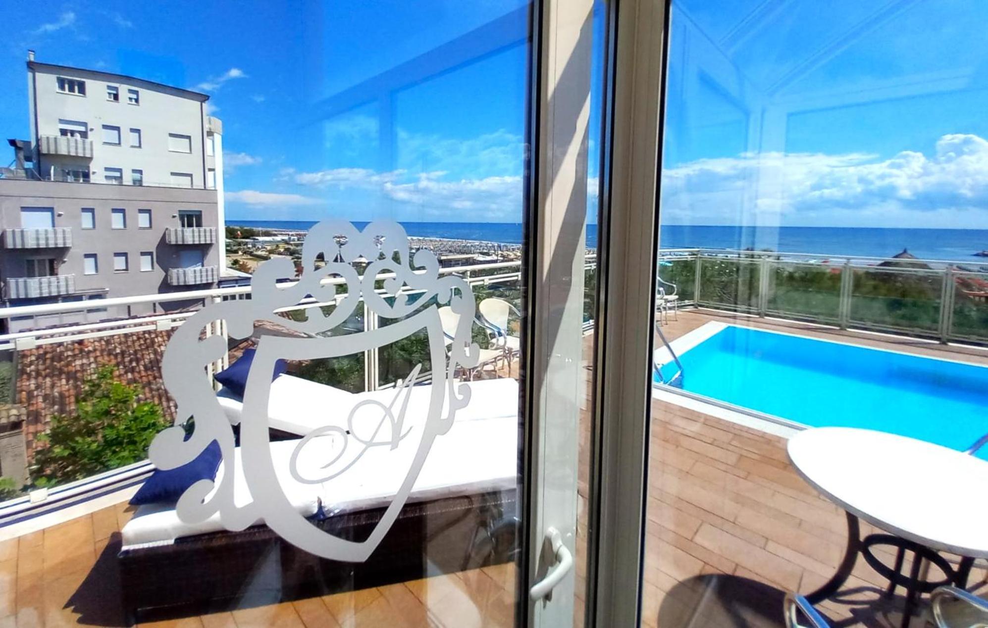 Hotel Ariella Милано Мартима Екстериор снимка