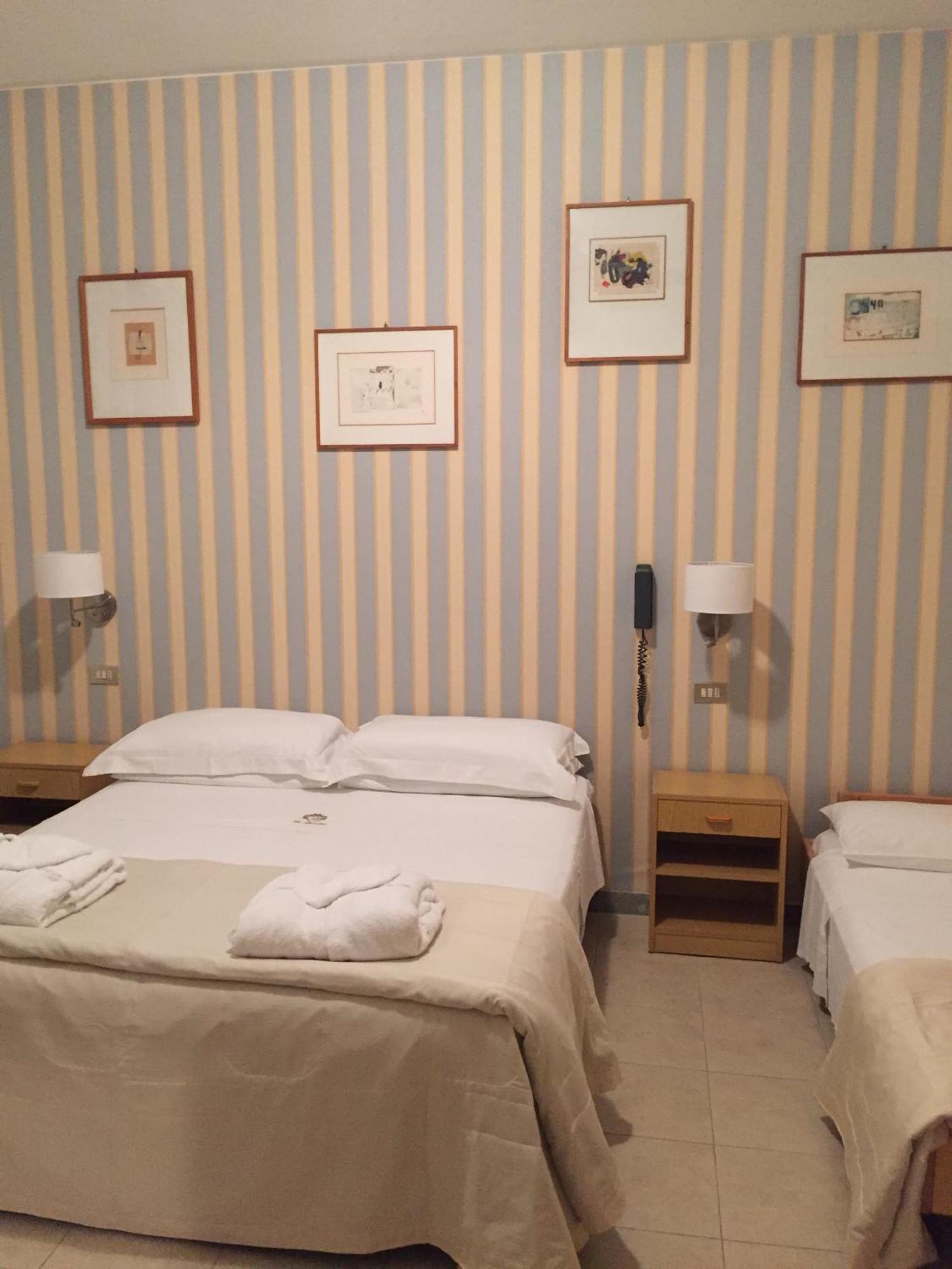 Hotel Ariella Милано Мартима Екстериор снимка