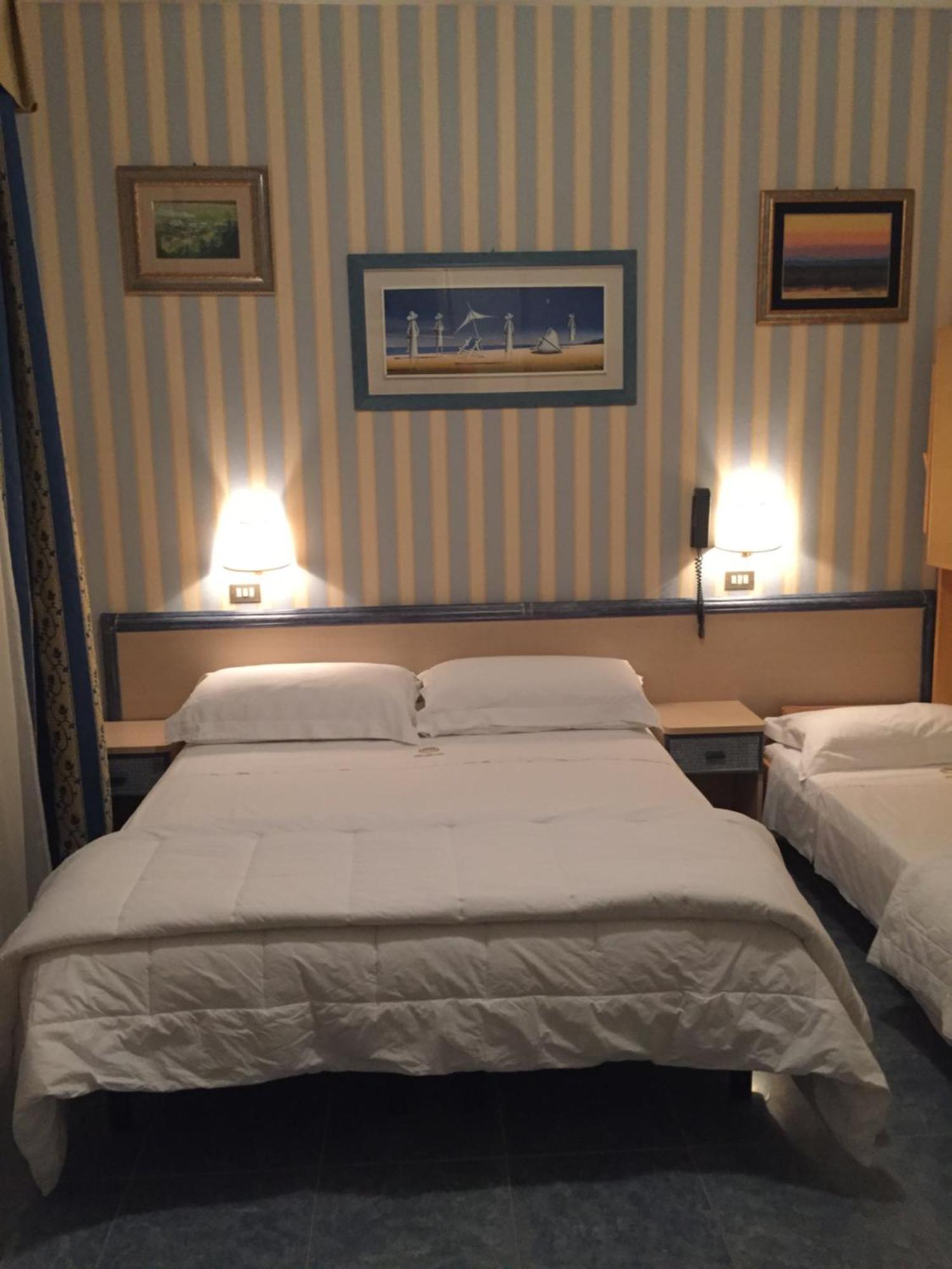Hotel Ariella Милано Мартима Екстериор снимка