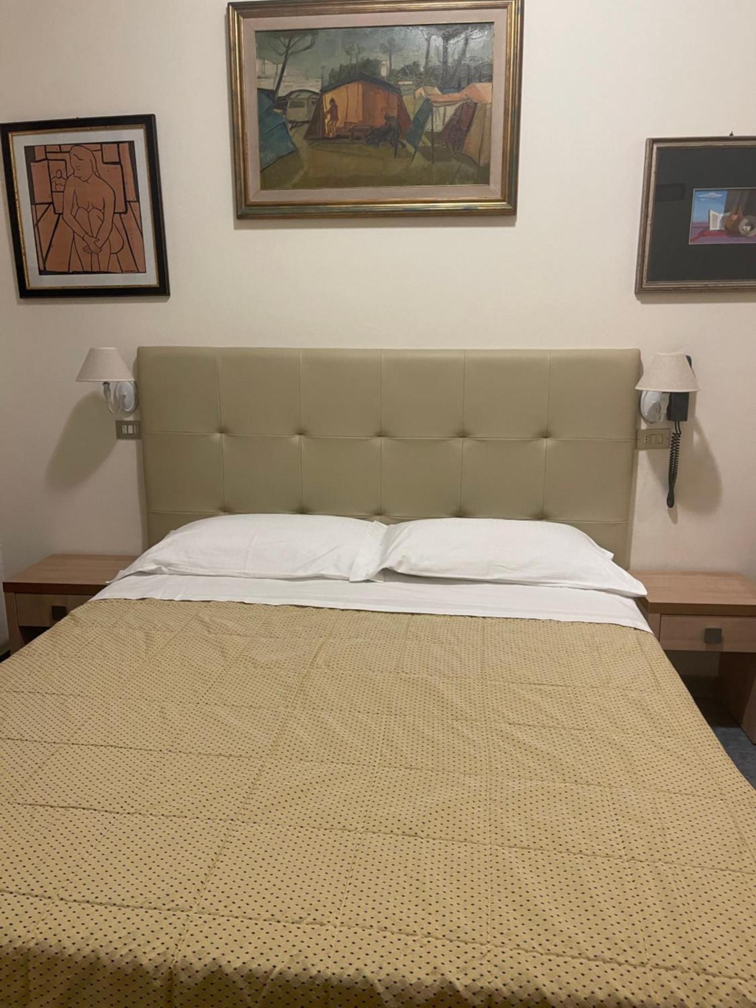 Hotel Ariella Милано Мартима Екстериор снимка