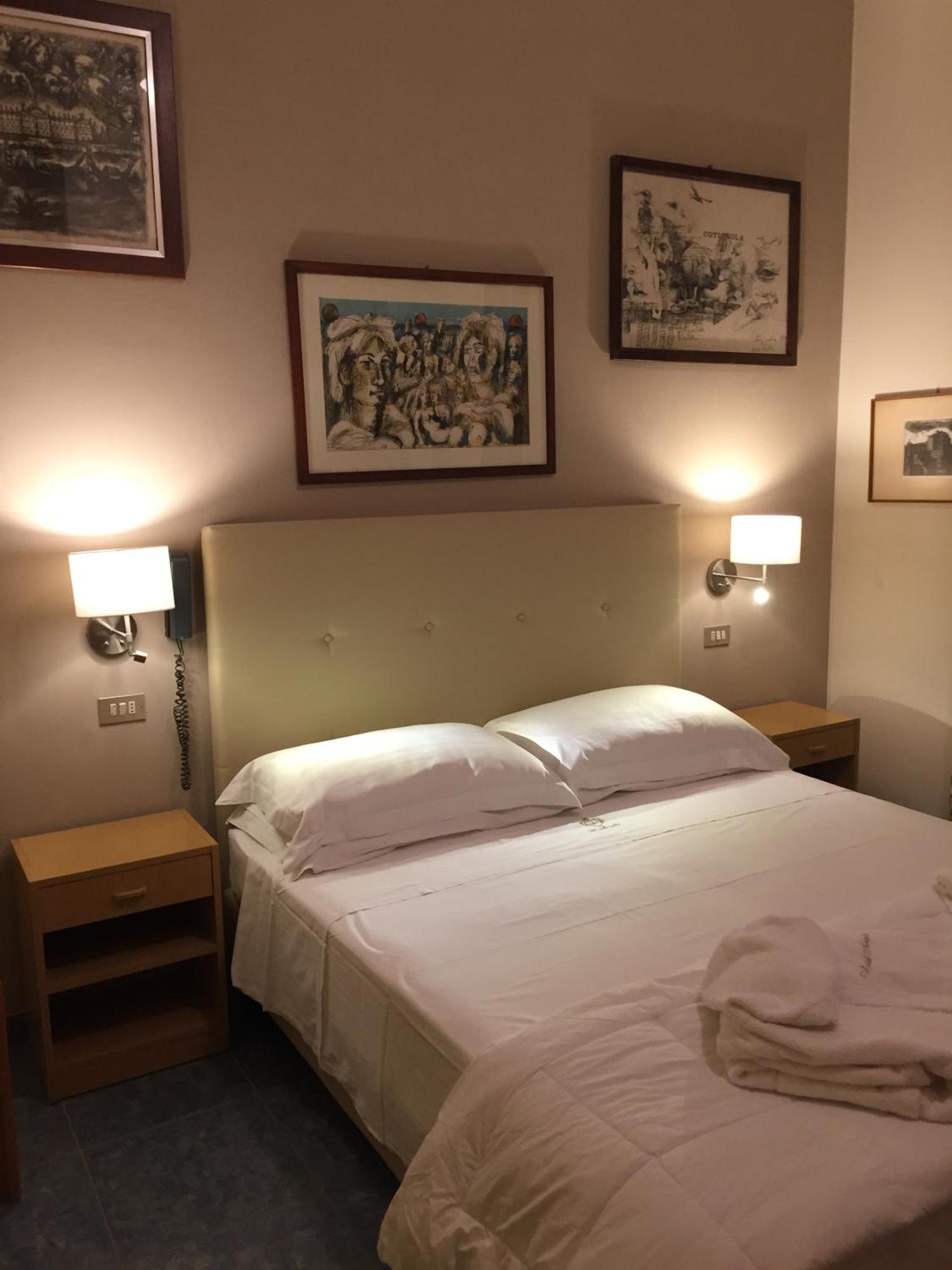Hotel Ariella Милано Мартима Екстериор снимка