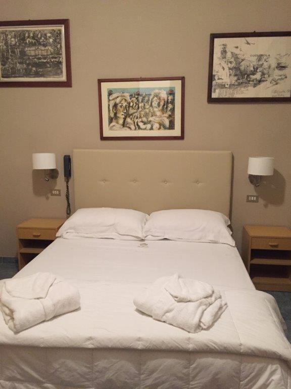 Hotel Ariella Милано Мартима Екстериор снимка