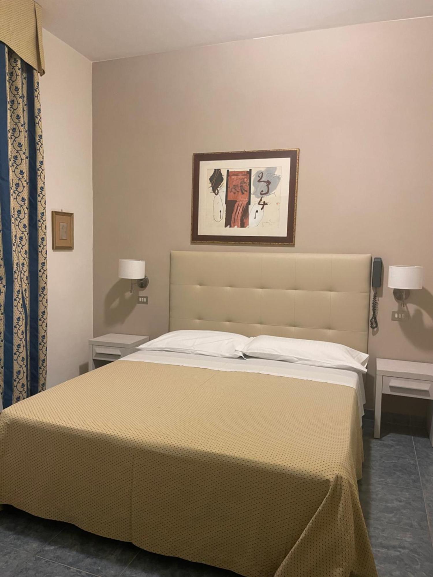 Hotel Ariella Милано Мартима Екстериор снимка