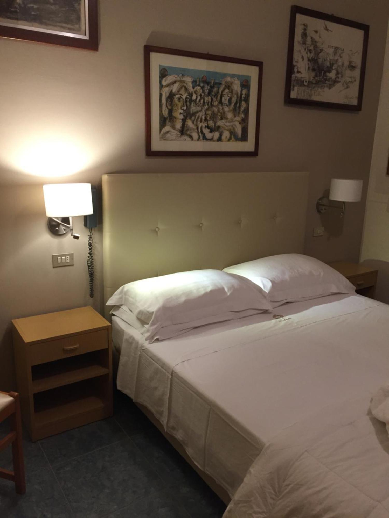 Hotel Ariella Милано Мартима Екстериор снимка