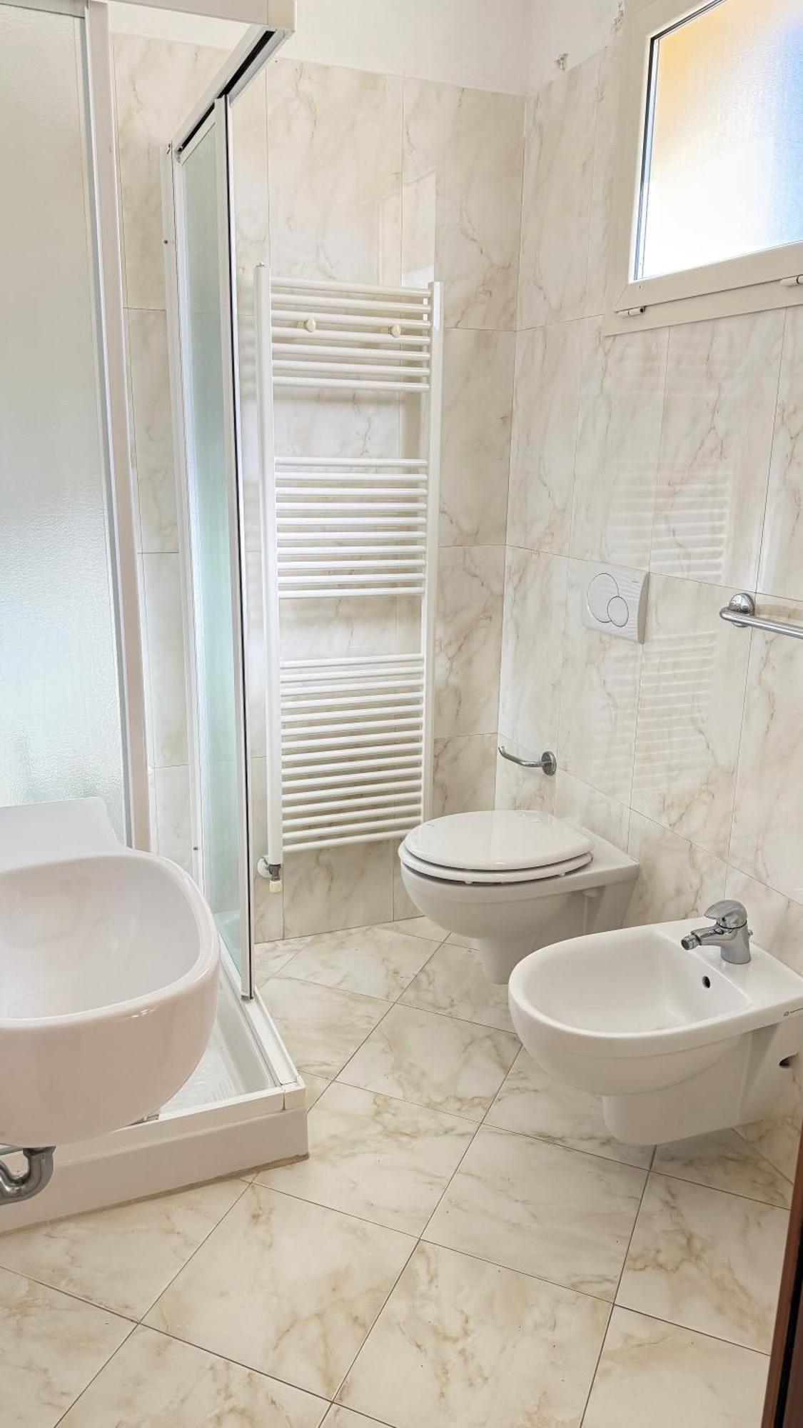 Hotel Ariella Милано Мартима Екстериор снимка