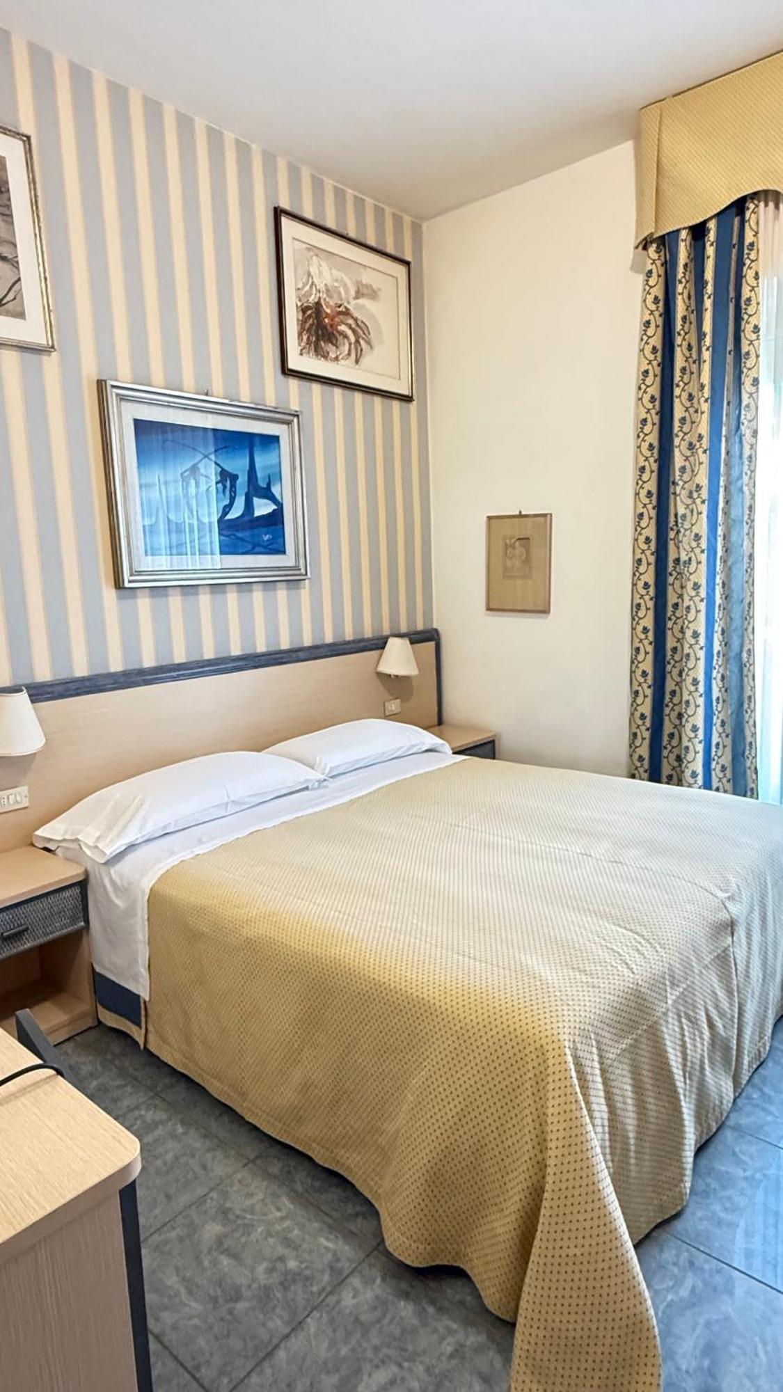 Hotel Ariella Милано Мартима Екстериор снимка