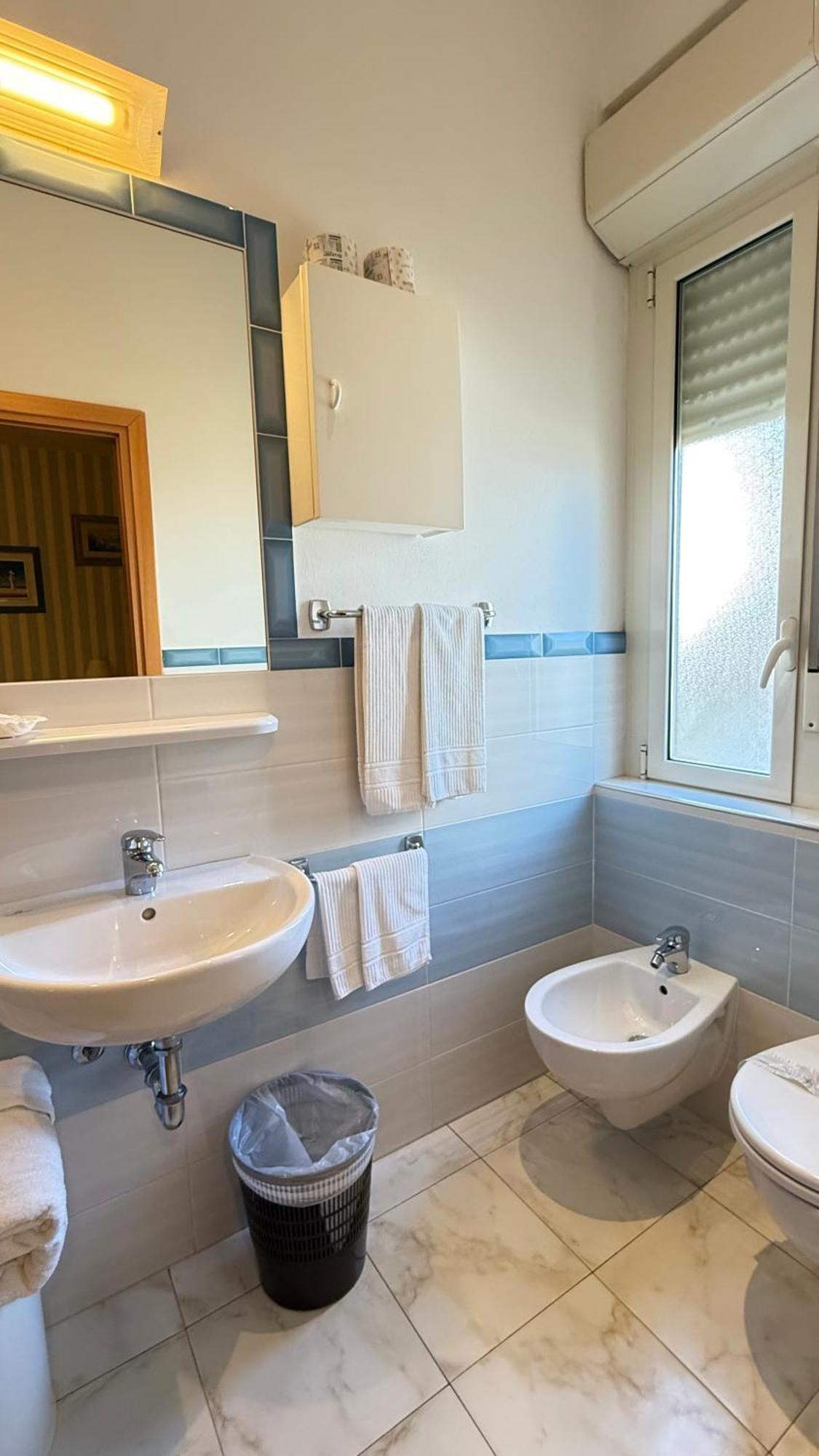 Hotel Ariella Милано Мартима Екстериор снимка