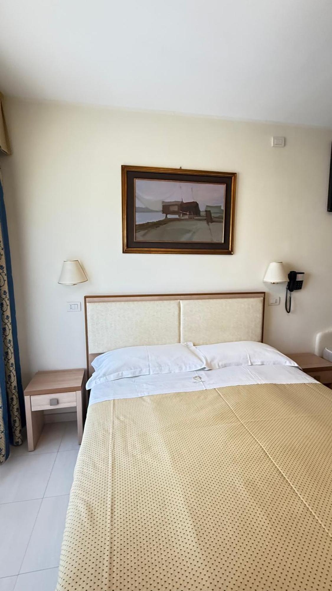 Hotel Ariella Милано Мартима Екстериор снимка