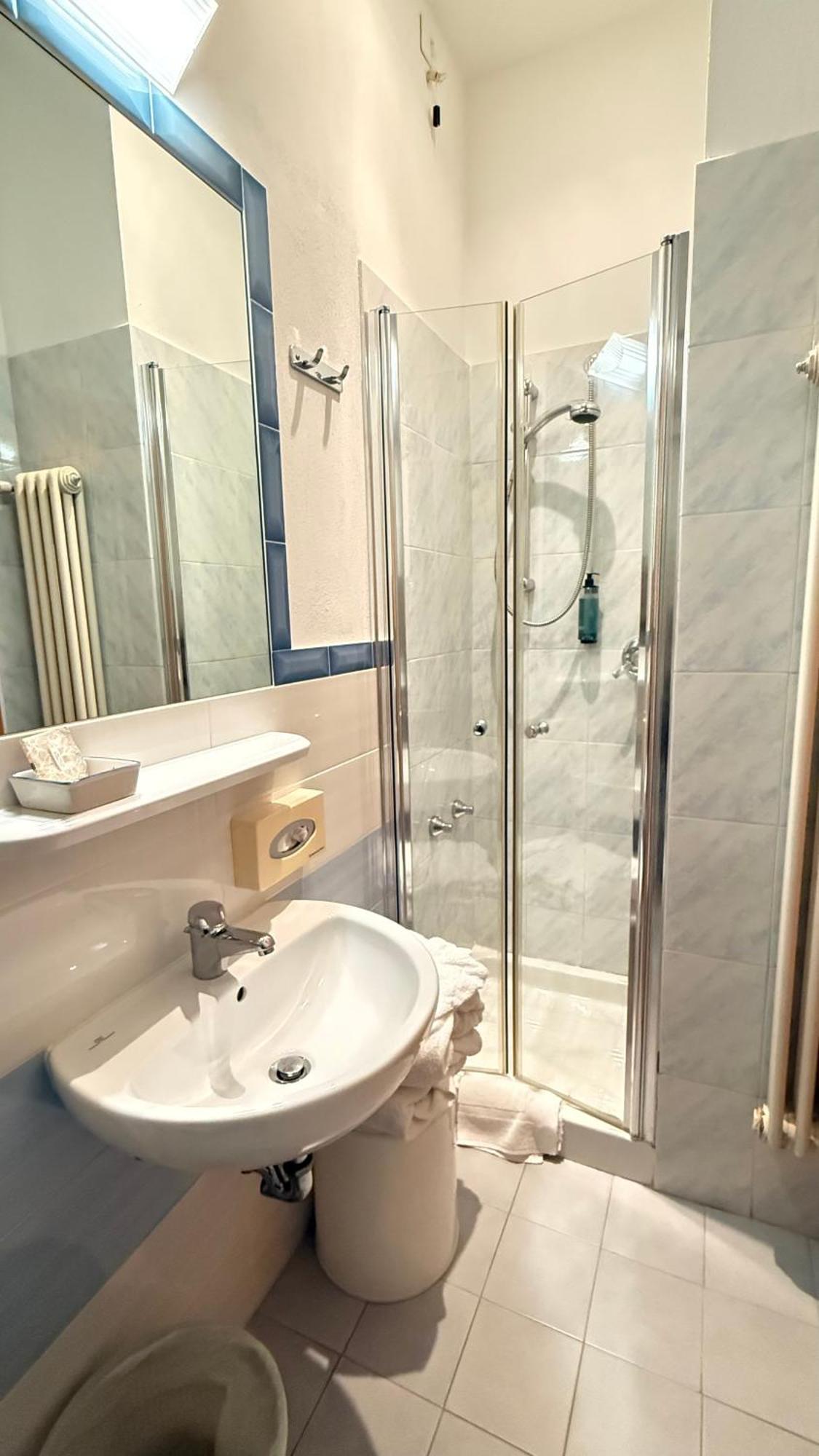 Hotel Ariella Милано Мартима Екстериор снимка