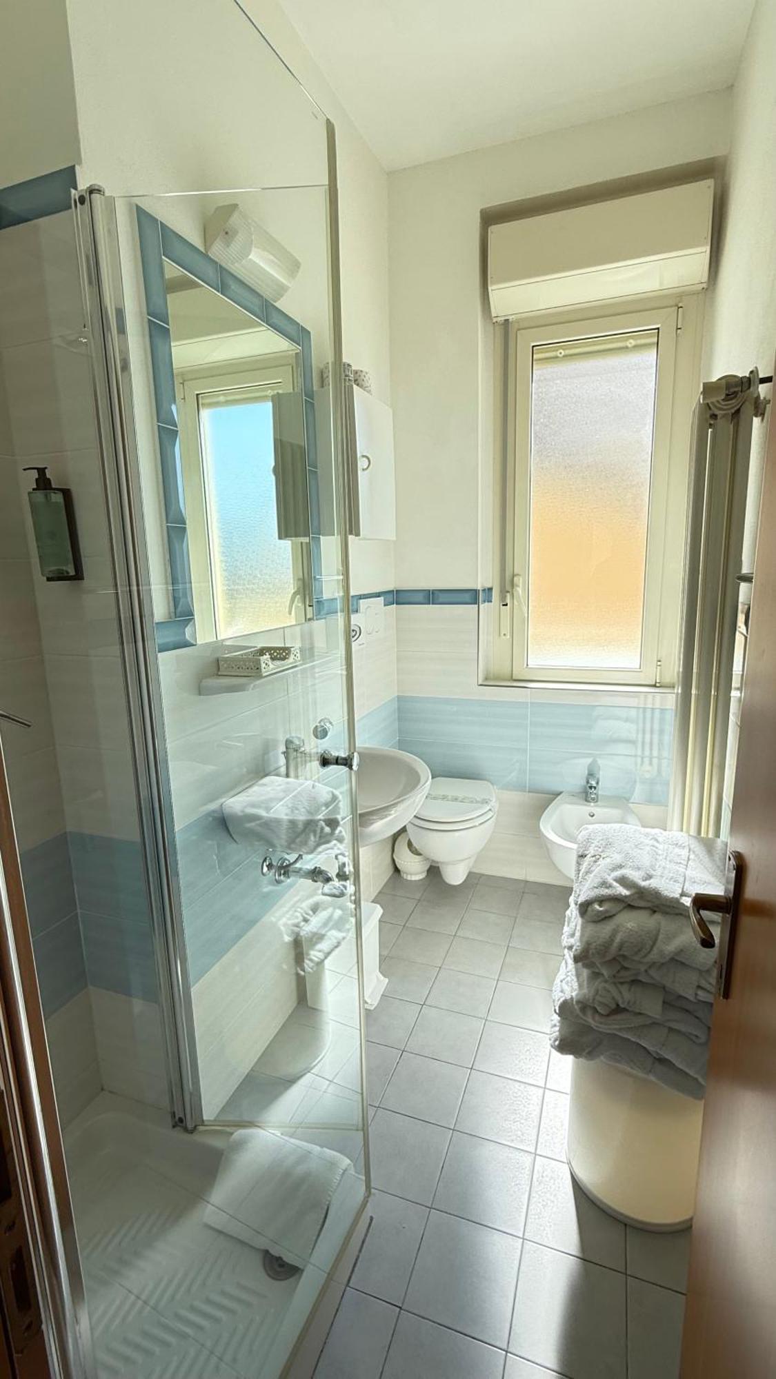 Hotel Ariella Милано Мартима Екстериор снимка