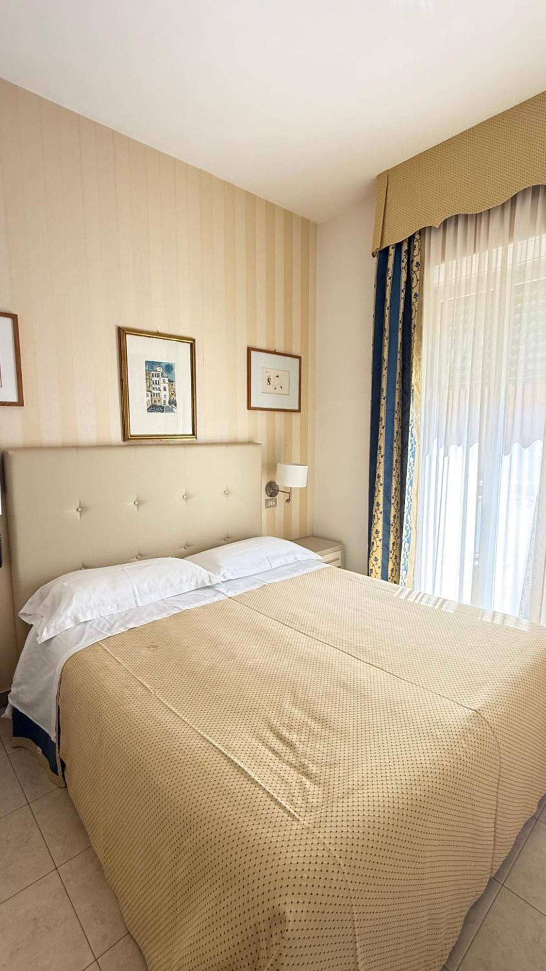 Hotel Ariella Милано Мартима Екстериор снимка