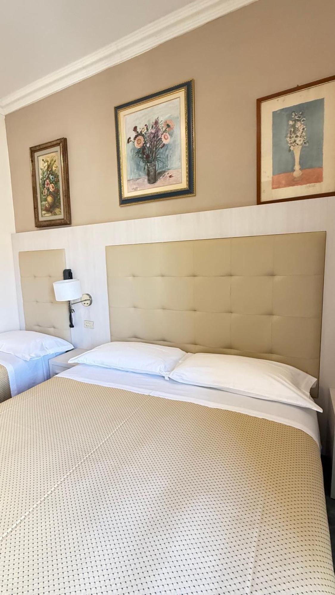 Hotel Ariella Милано Мартима Екстериор снимка