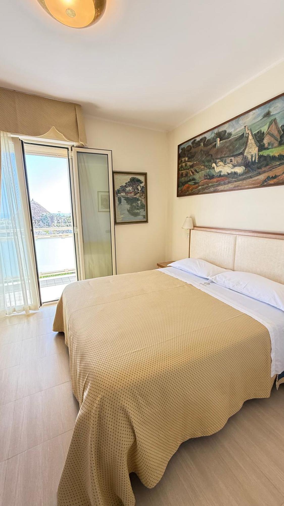 Hotel Ariella Милано Мартима Екстериор снимка