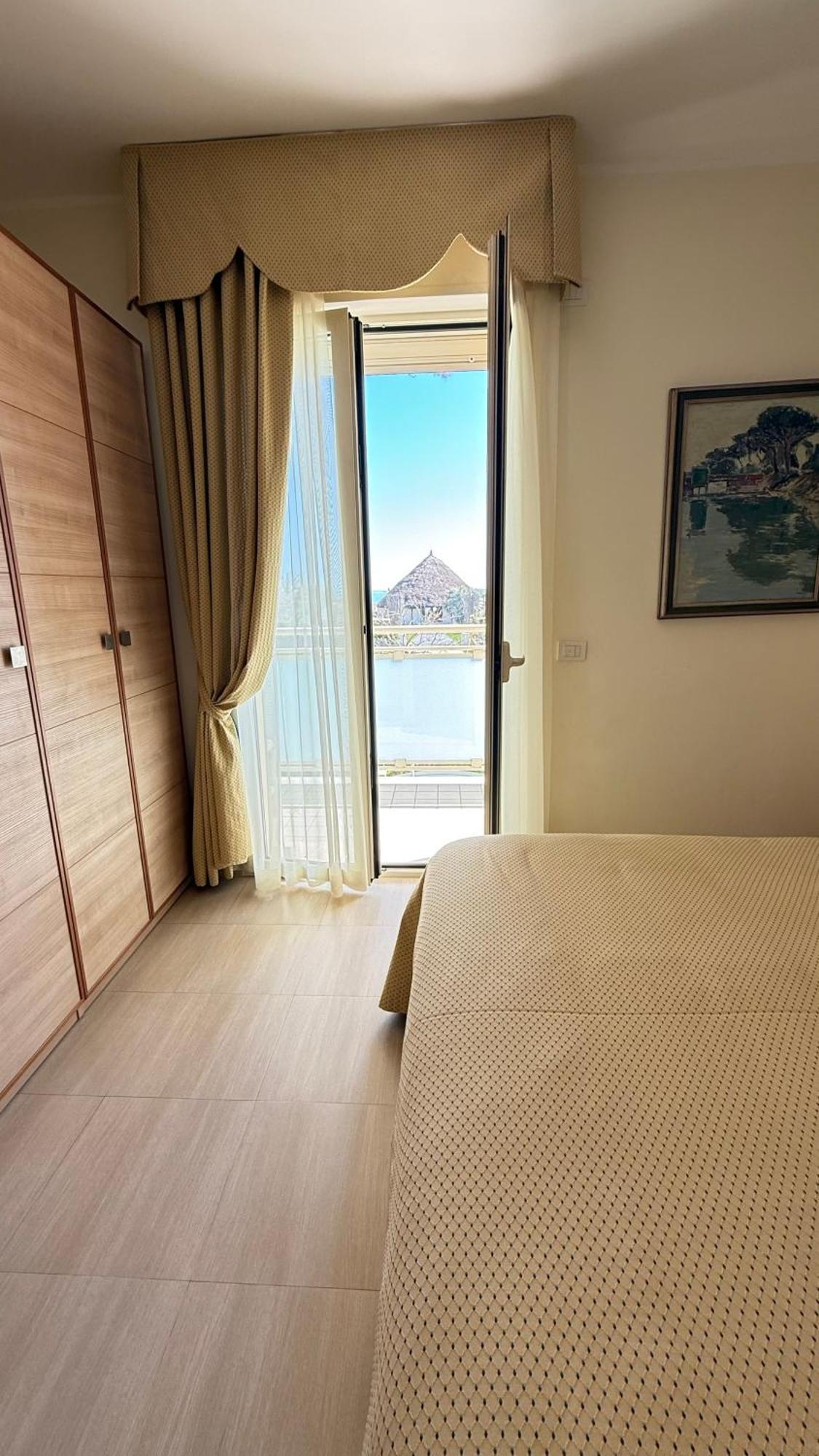 Hotel Ariella Милано Мартима Екстериор снимка